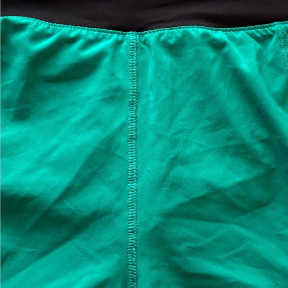 Lululemon ladies “Smooth Stride” shorts - size 8 - Picture 6 of 6